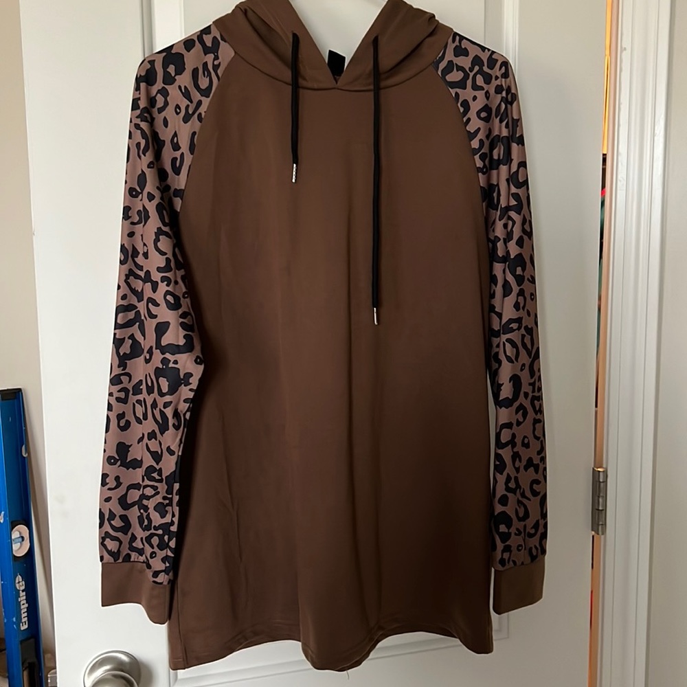 Emery Rose Contrast Leopard Raglan Sleeve Drawstring Hoodie